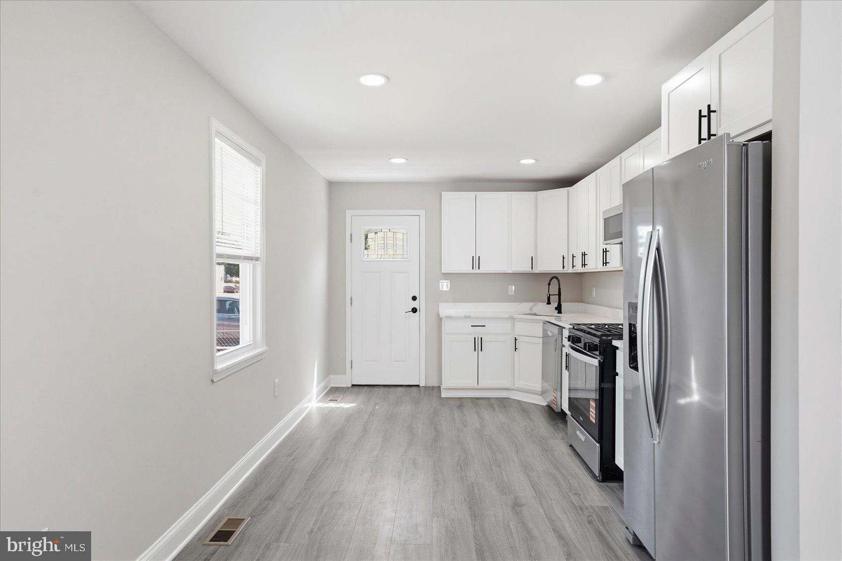 825 Martin Road Essex, MD 21221 - Photo 8 of 37