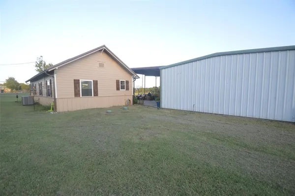 a view of a house with a backyard