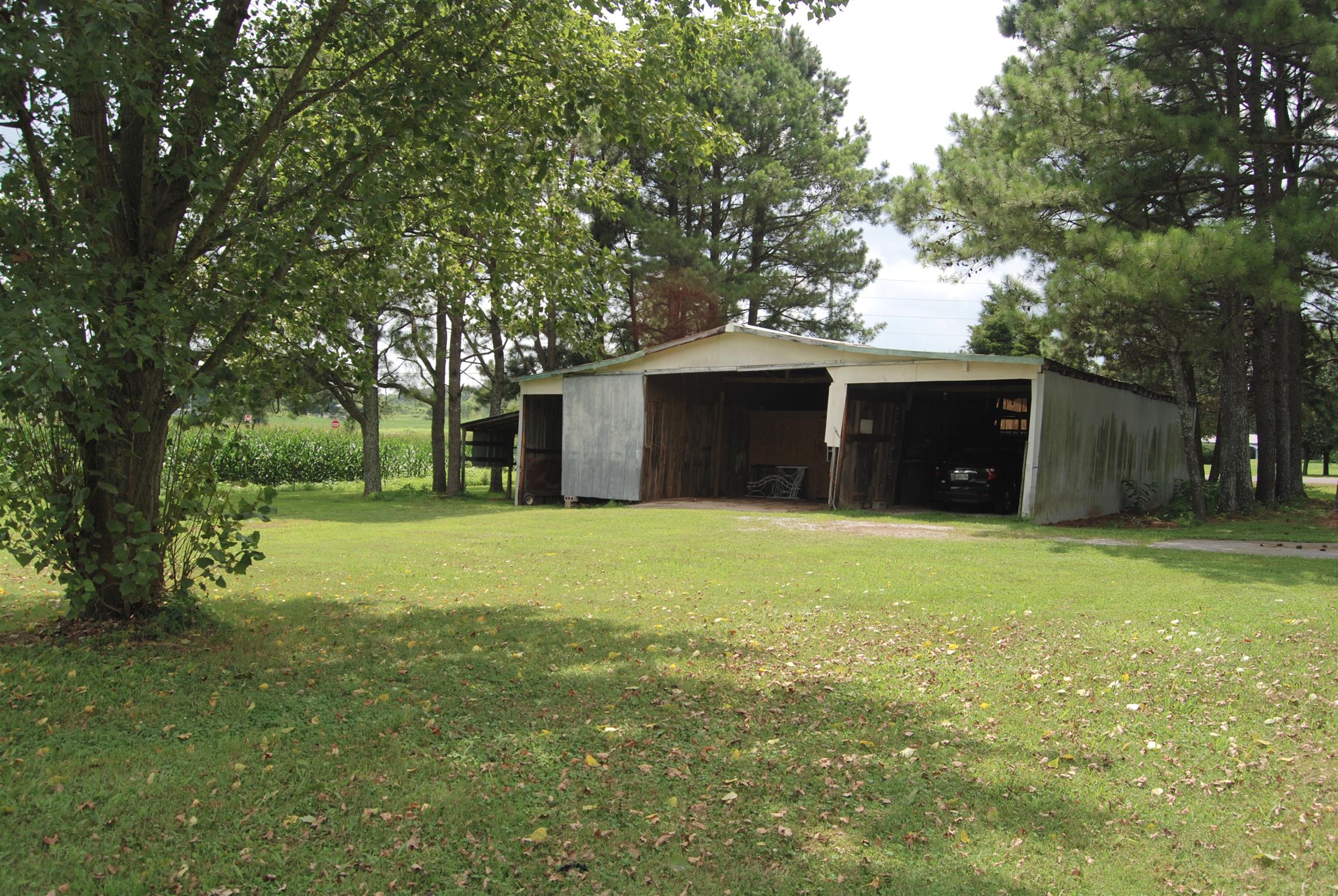 3104 Robertson Road Lawrenceburg, TN 38464 - Photo 5 of 28 Gallery Image 5
