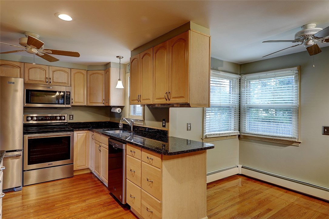 51 Montcalm Road Warwick, RI 02889 - Photo 5 of 26 Gallery Image 5