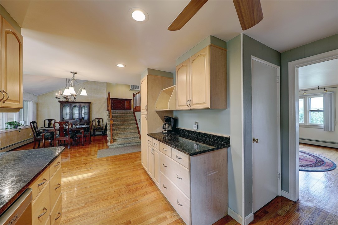 51 Montcalm Road Warwick, RI 02889 - Photo 7 of 26 Gallery Image 7