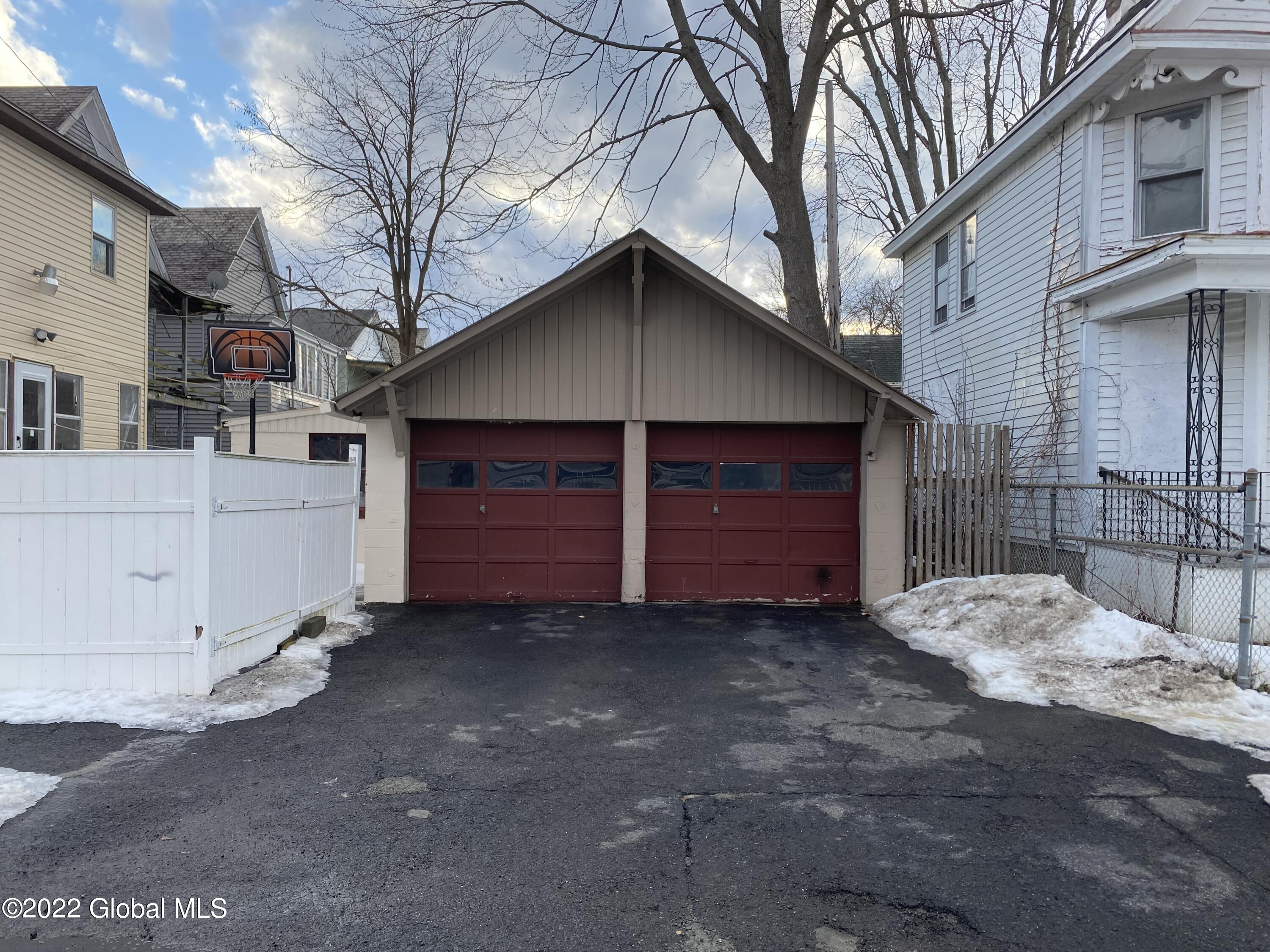 95 Division Street Schenectady, NY 12304 - Photo 4 of 16 IMG-3122