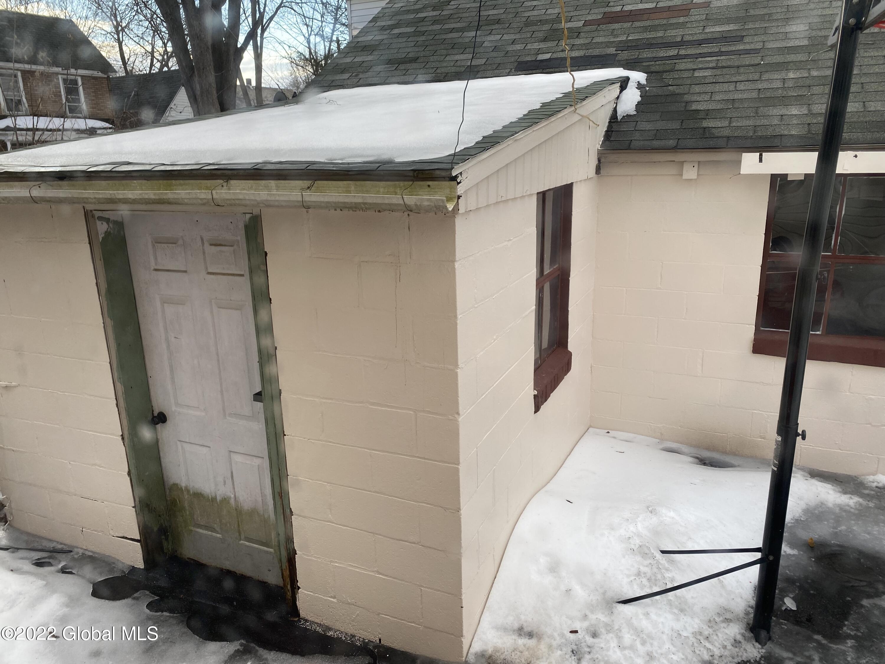 95 Division Street Schenectady, NY 12304 - Photo 5 of 16 IMG-3123