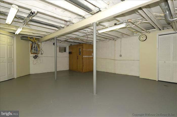 5402 Ridgefield Road Bethesda, MD 20816 - Photo 22 of 27 a view of a room with an entryway