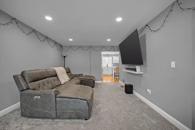 $569,900 | 711 Massachusetts Avenue, Unit 4, Lunenburg, MA 01462