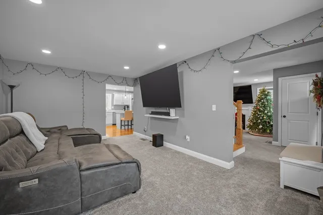 $569,900 | 711 Massachusetts Avenue, Unit 4, Lunenburg, MA 01462