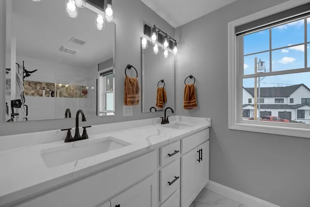 $569,900 | 711 Massachusetts Avenue, Unit 4, Lunenburg, MA 01462