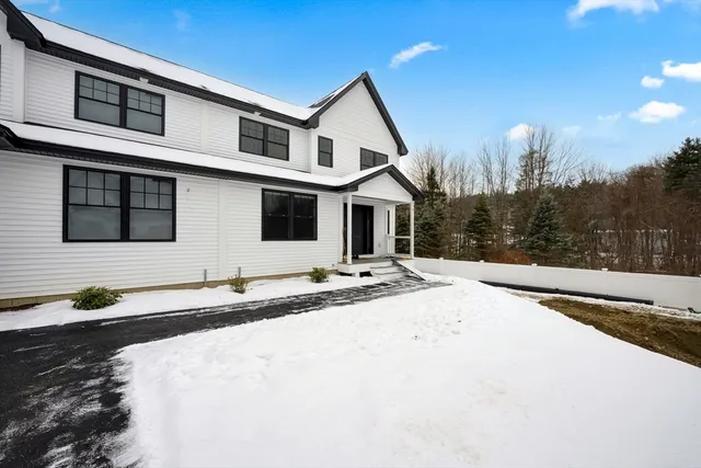 $569,900 | 711 Massachusetts Avenue, Unit 4, Lunenburg, MA 01462