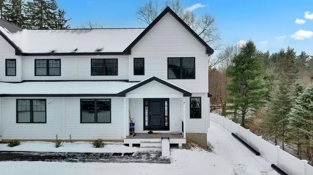 $569,900 | 711 Massachusetts Avenue, Unit 4, Lunenburg, MA 01462