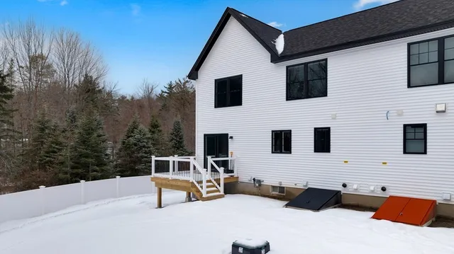 $569,900 | 711 Massachusetts Avenue, Unit 4, Lunenburg, MA 01462