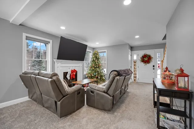 $569,900 | 711 Massachusetts Avenue, Unit 4, Lunenburg, MA 01462