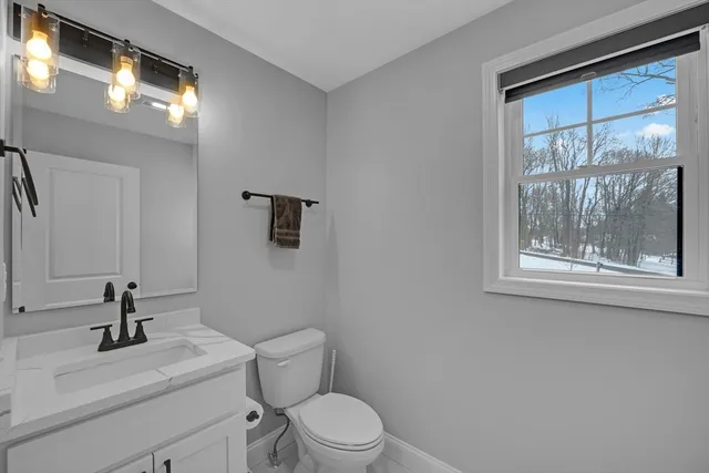 $569,900 | 711 Massachusetts Avenue, Unit 4, Lunenburg, MA 01462