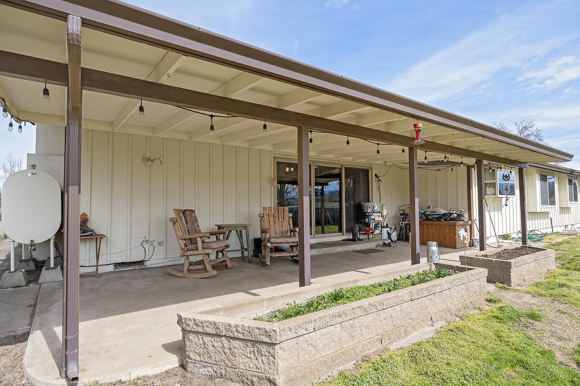 3739 Leonard Road Grants Pass, OR 97527 - Photo 15 of 31 Patio