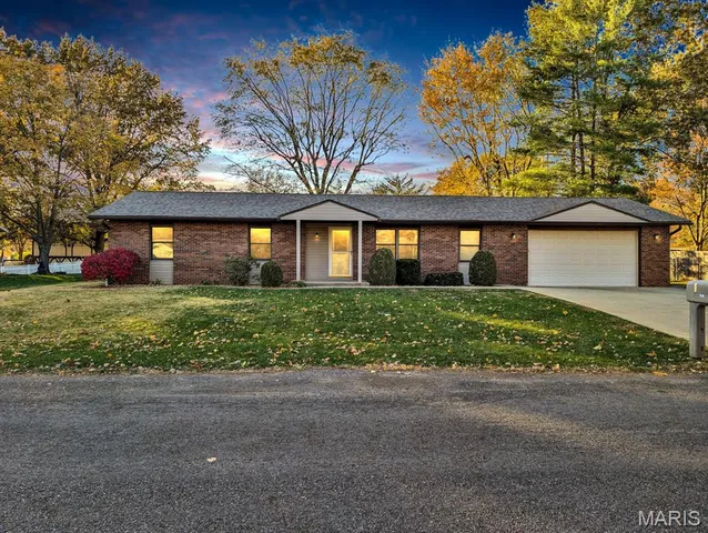 $269,900 | 114 Kenneth Drive, Troy, IL 62294