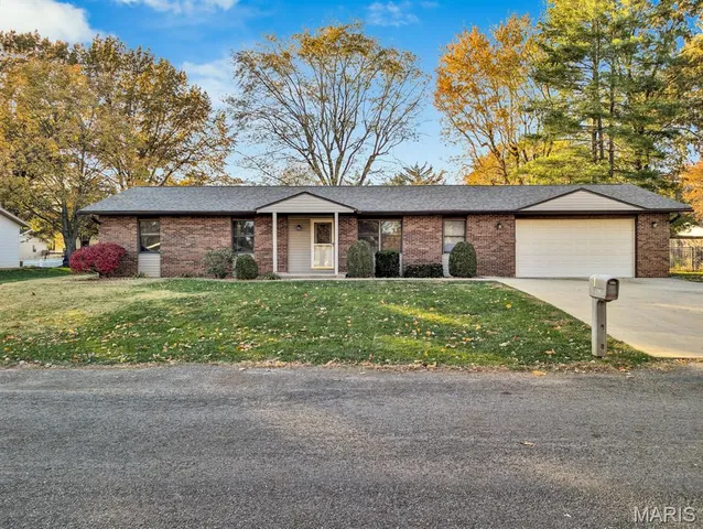 $269,900 | 114 Kenneth Drive, Troy, IL 62294