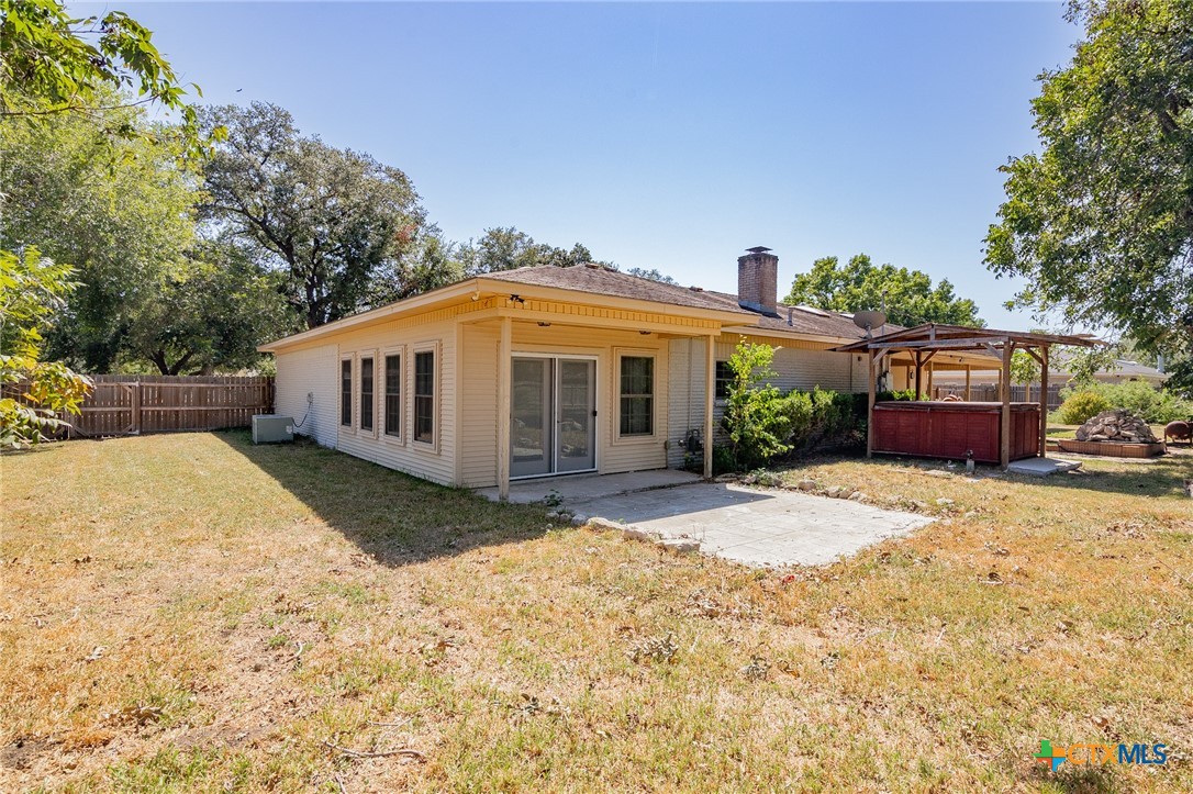 608 Berwick Road Victoria, TX 77904 - Photo 25 of 31 a front view of a house with a yard