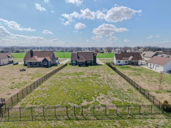 $749,900 | 529 Clearview Road, Cottontown, TN 37048