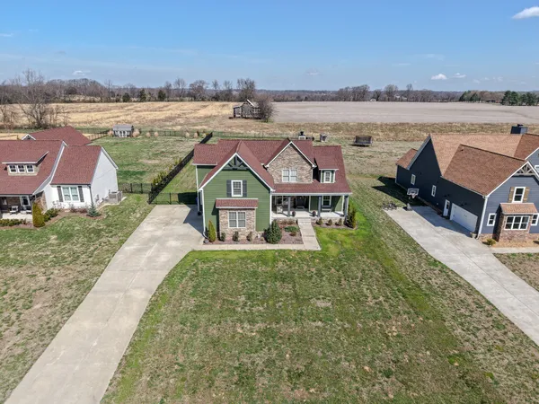 $749,900 | 529 Clearview Road, Cottontown, TN 37048