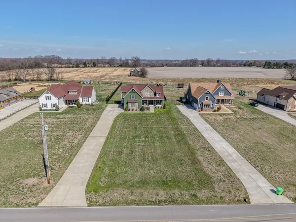 $749,900 | 529 Clearview Road, Cottontown, TN 37048