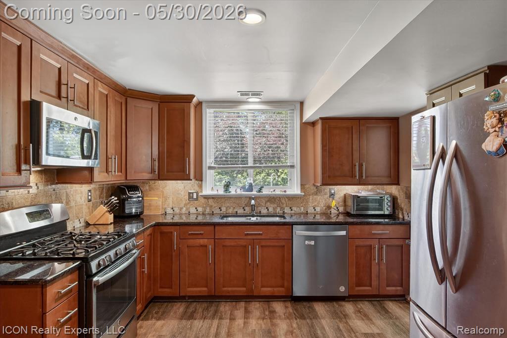 1869 Middle Trail Road Walled Lake, MI 48390 - Photo 11 of 46