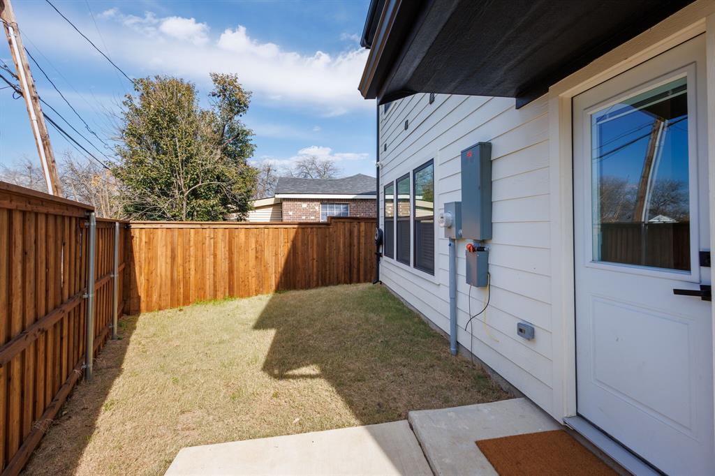 3230 6th Avenue Fort Worth, TX 76110 - Photo 33 of 37 a view of entryway