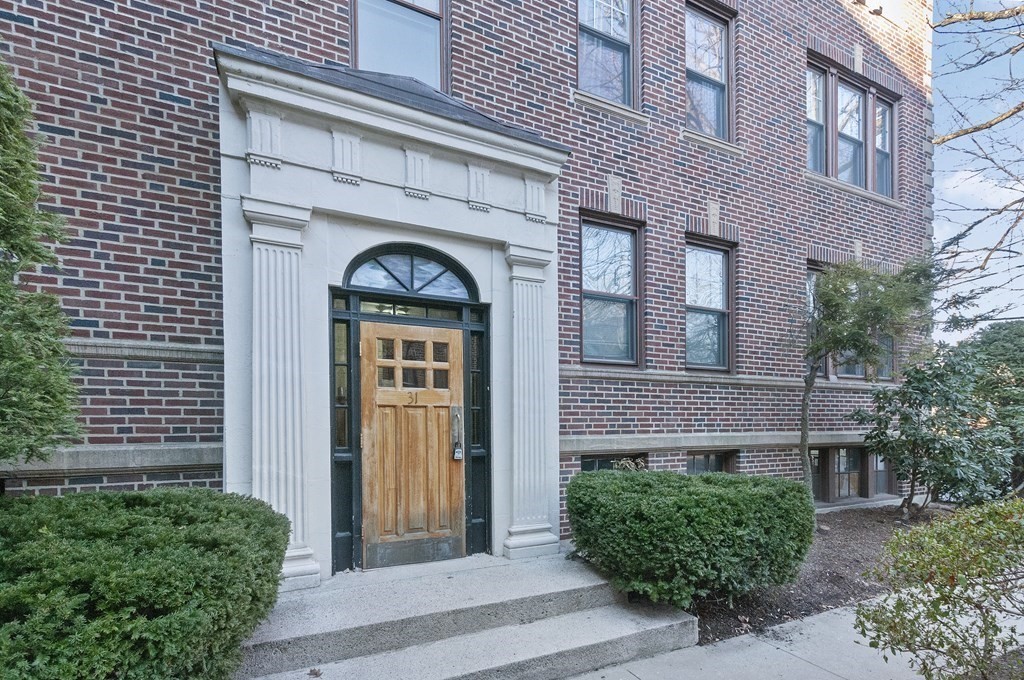 31 Winslow Road, Unit 5 Brookline, MA 02446 - Photo 1 of 21