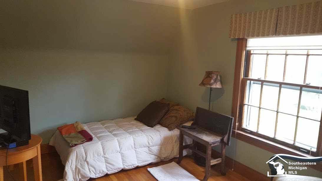 8341 Secor Road Lambertville, MI 48144 - Photo 6 of 11