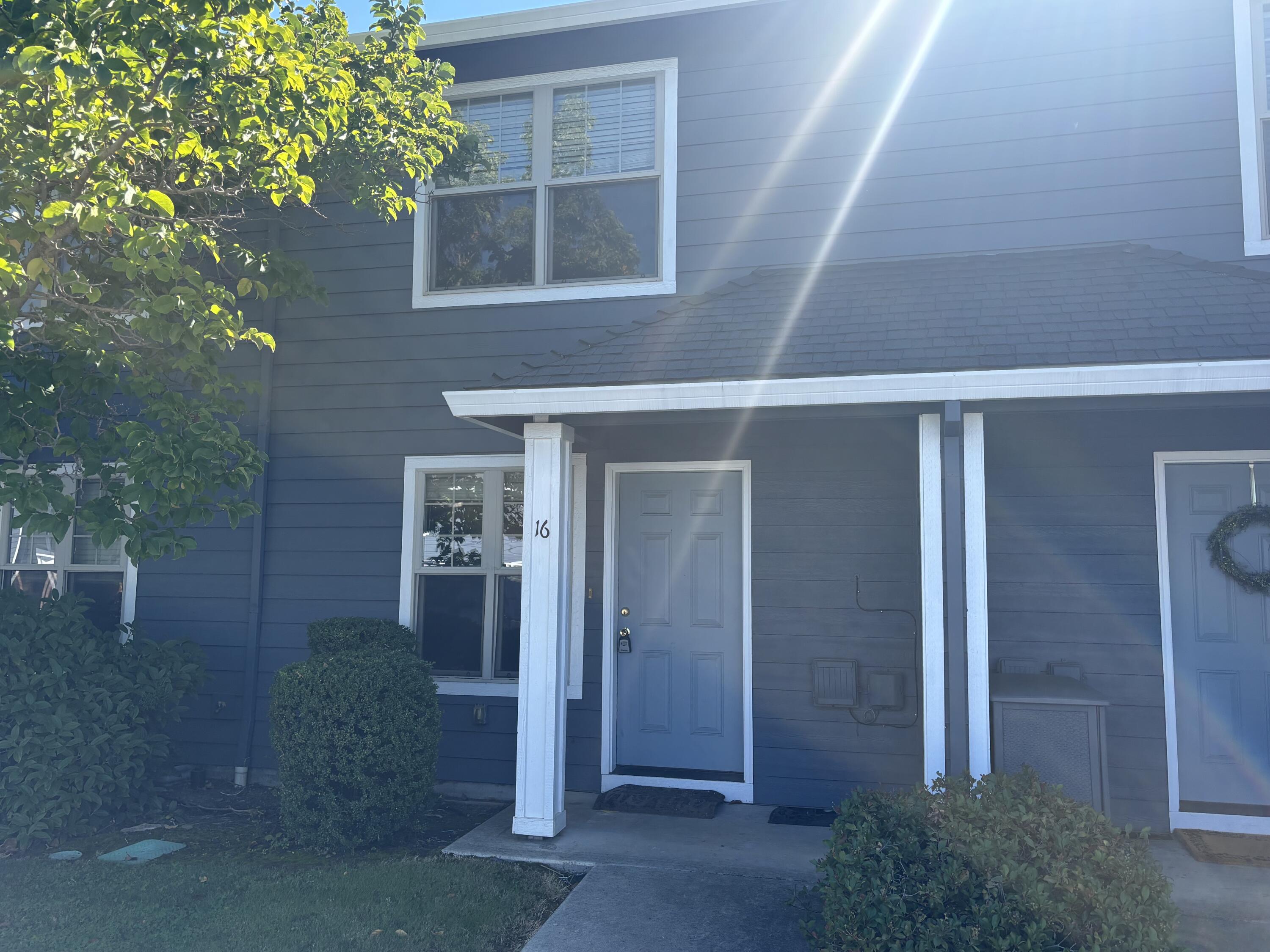 450 Midway Road, Unit 16 Medford, OR 97501 - Photo 2 of 18 20