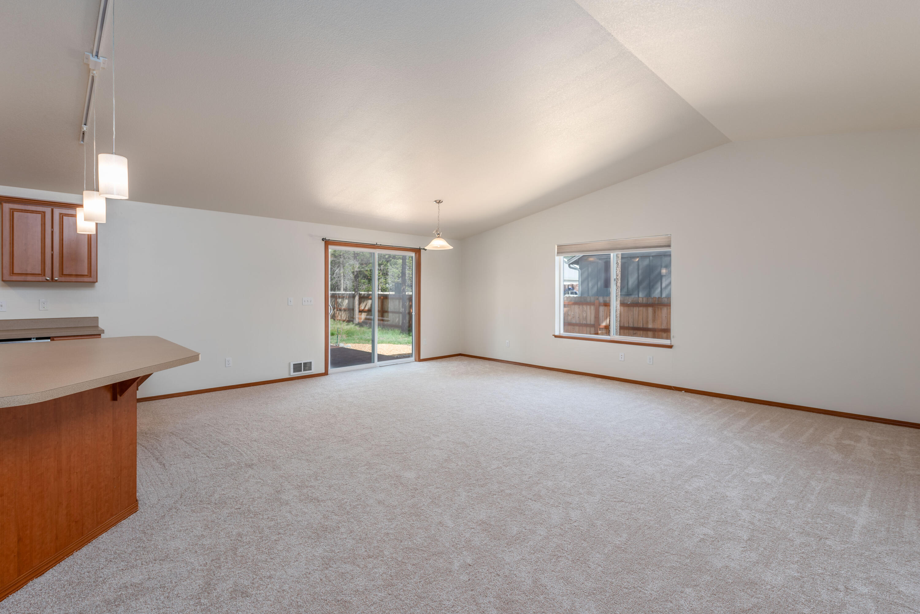 56243 Marsh Hawk Road Bend, OR 97707 - Photo 4 of 34 Liv-Din Great Room