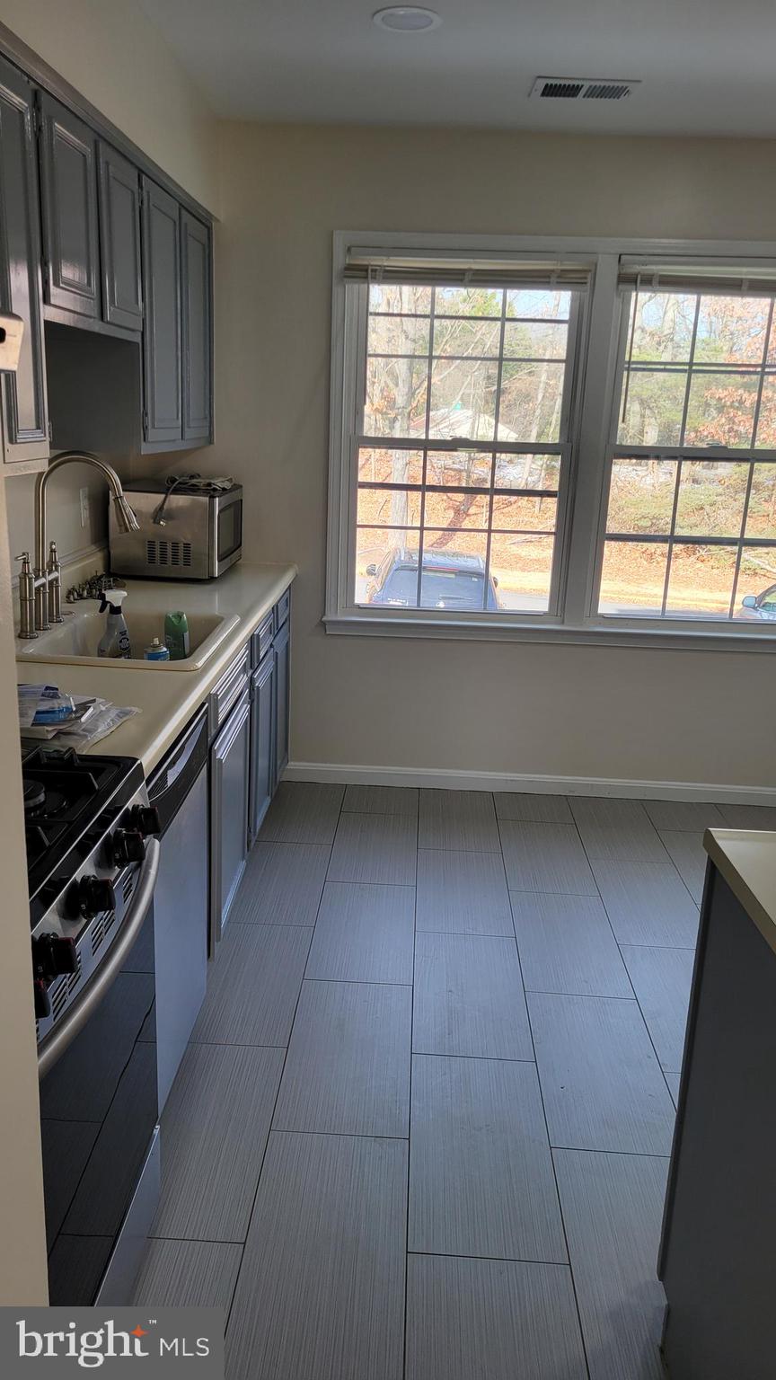 2055 Pilgrim Drive Woodbridge, VA 22192 - Photo 4 of 30