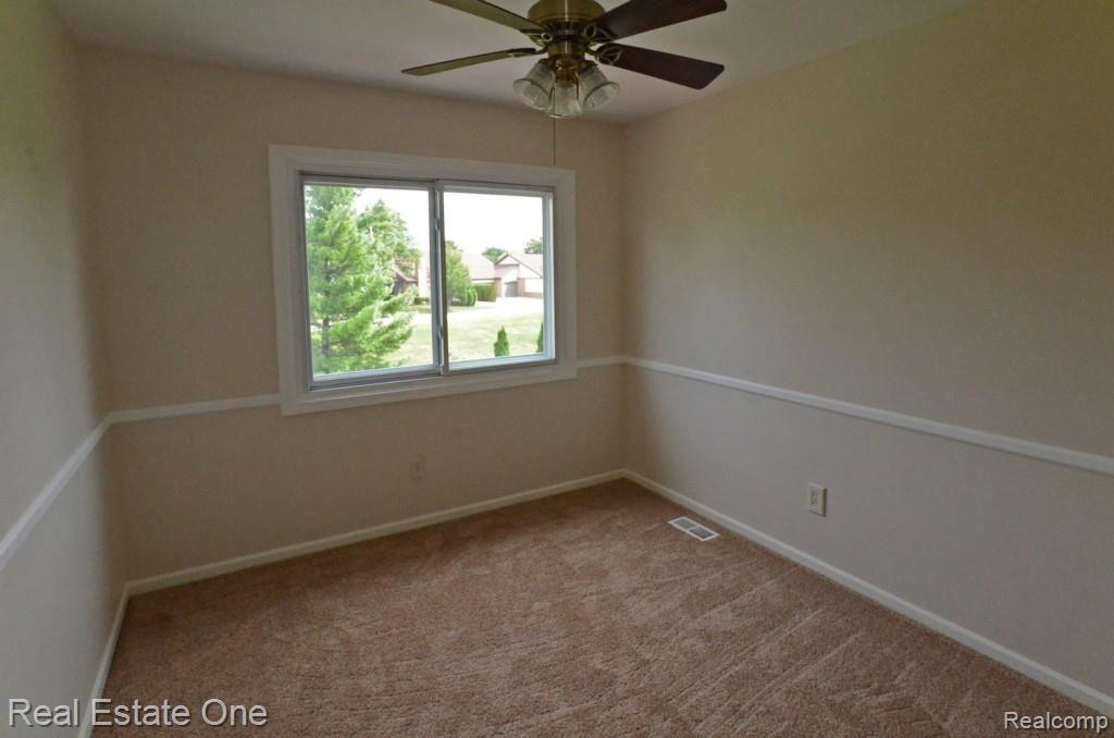 364 Huntington Court Rochester Hills, MI 48307 - Photo 17 of 25