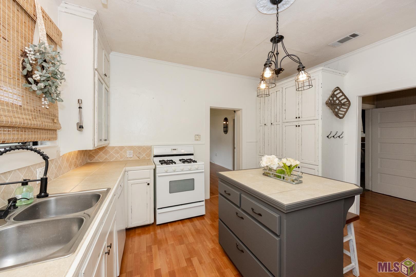 137 4th Street Port Allen, LA 70767 - Photo 1 of 26