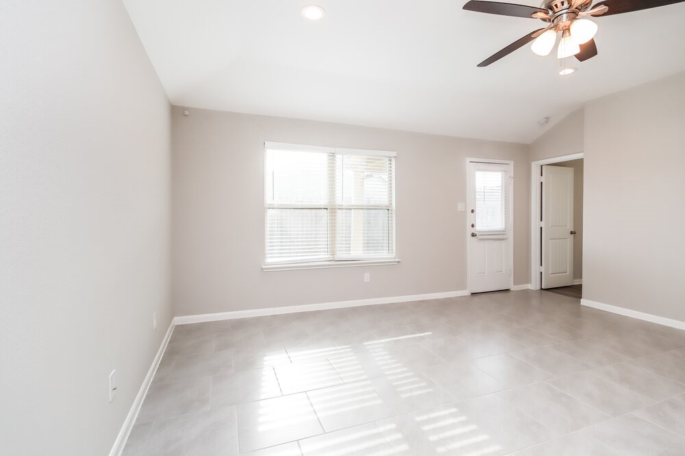 8419 Ideal Drive Rosharon, TX 77583 - Photo 7 of 16 Gallery Image 7