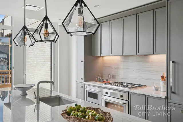 $3,200,000 | 218 West 103rd Street, Unit 12B | Upper West Side