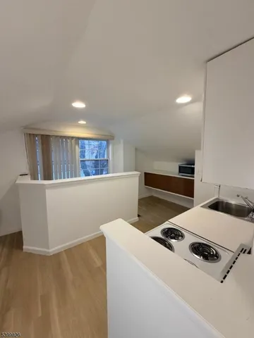 $1,650 | 131 Pine Street, Montclair, NJ 07042