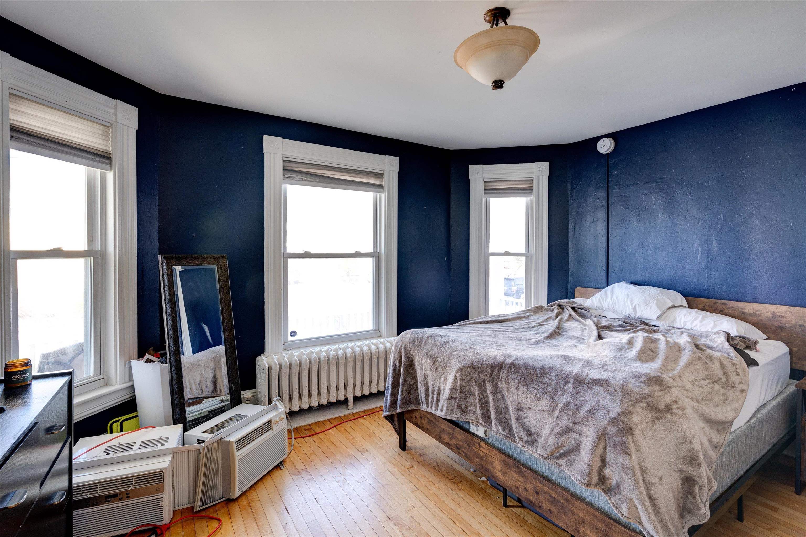 893 Union Street Manchester, NH 03104 - Photo 3 of 28 Gallery Image 3