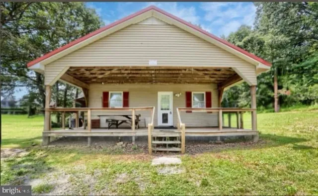 $625,000 | 241 Tobias Drive, East Waterford, PA 17021