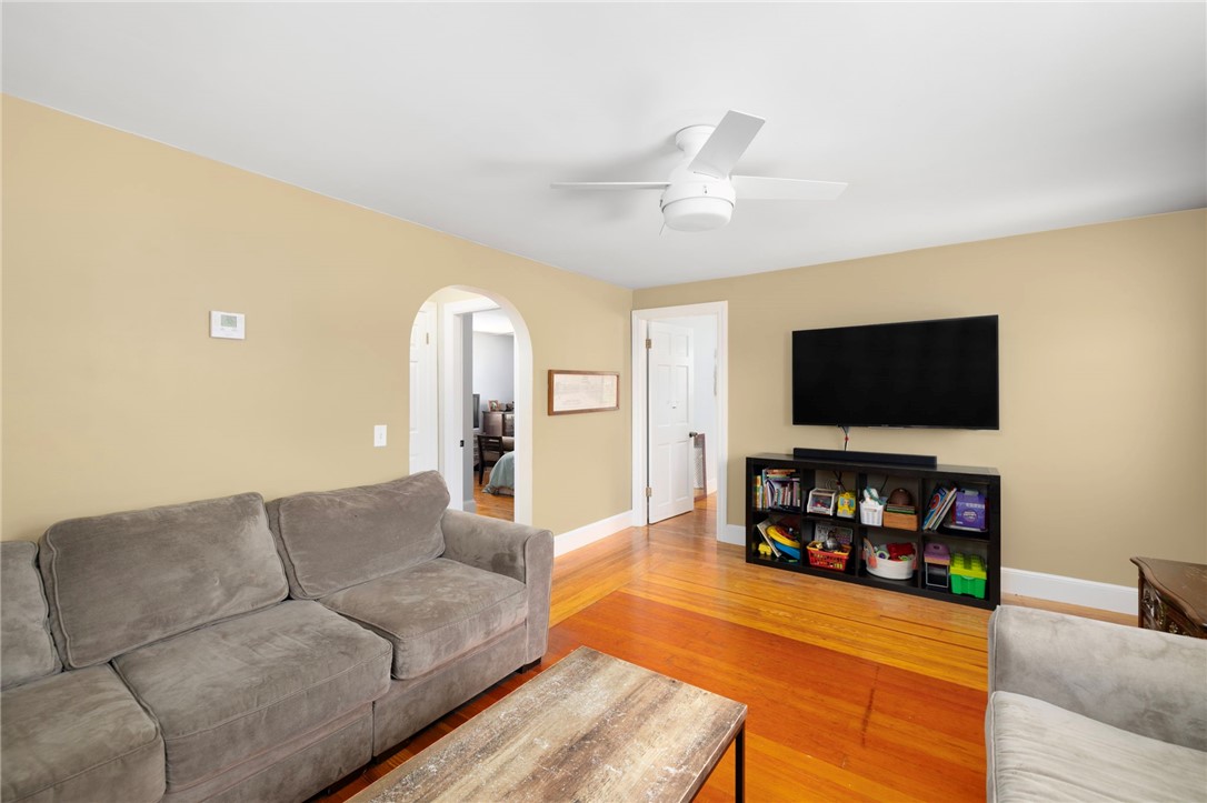 222 Old County Road Smithfield, RI 02917 - Photo 11 of 35