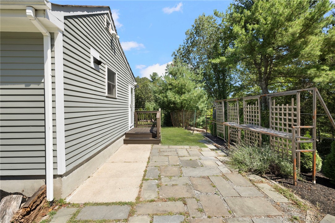 222 Old County Road Smithfield, RI 02917 - Photo 28 of 35