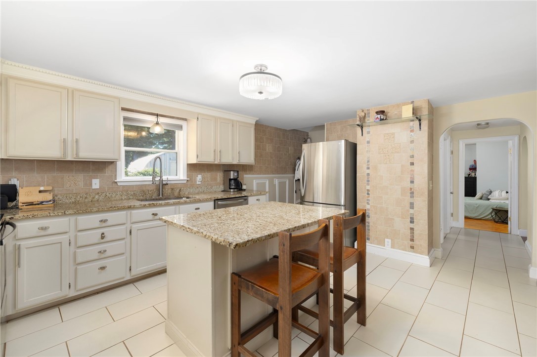 222 Old County Road Smithfield, RI 02917 - Photo 4 of 35