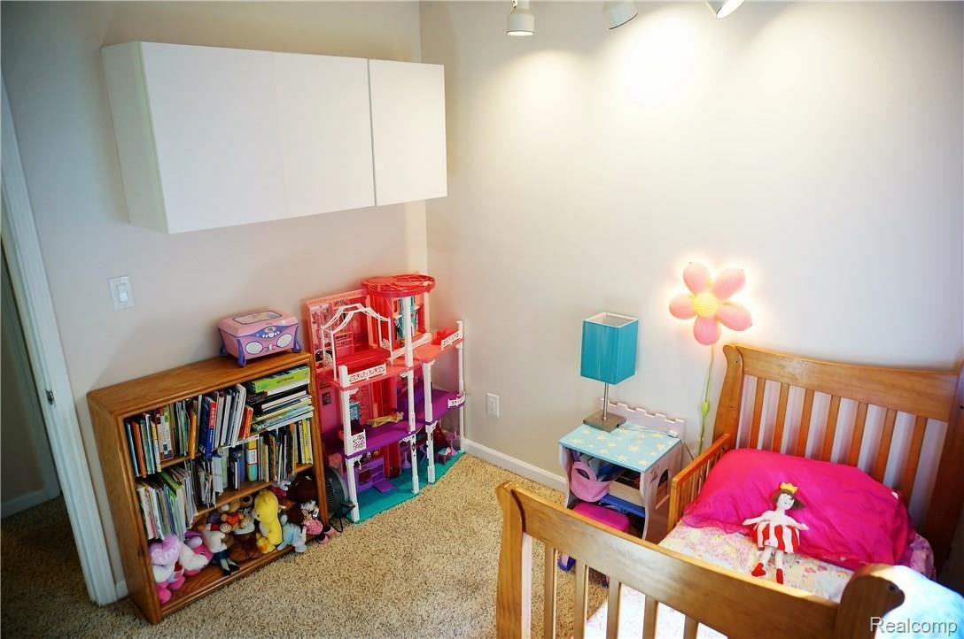 1269 Delta Road Walled Lake, MI 48390 - Photo 14 of 24 bed1-1.jpg