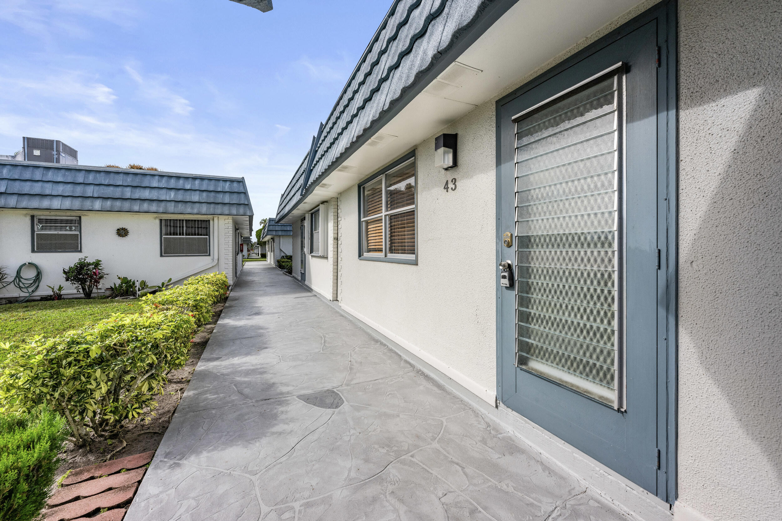 43 Waterford Way Delray Beach, FL 33446 - Photo 2 of 30 _jjl3984