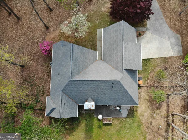 an aerial view of house with yard and mountain view