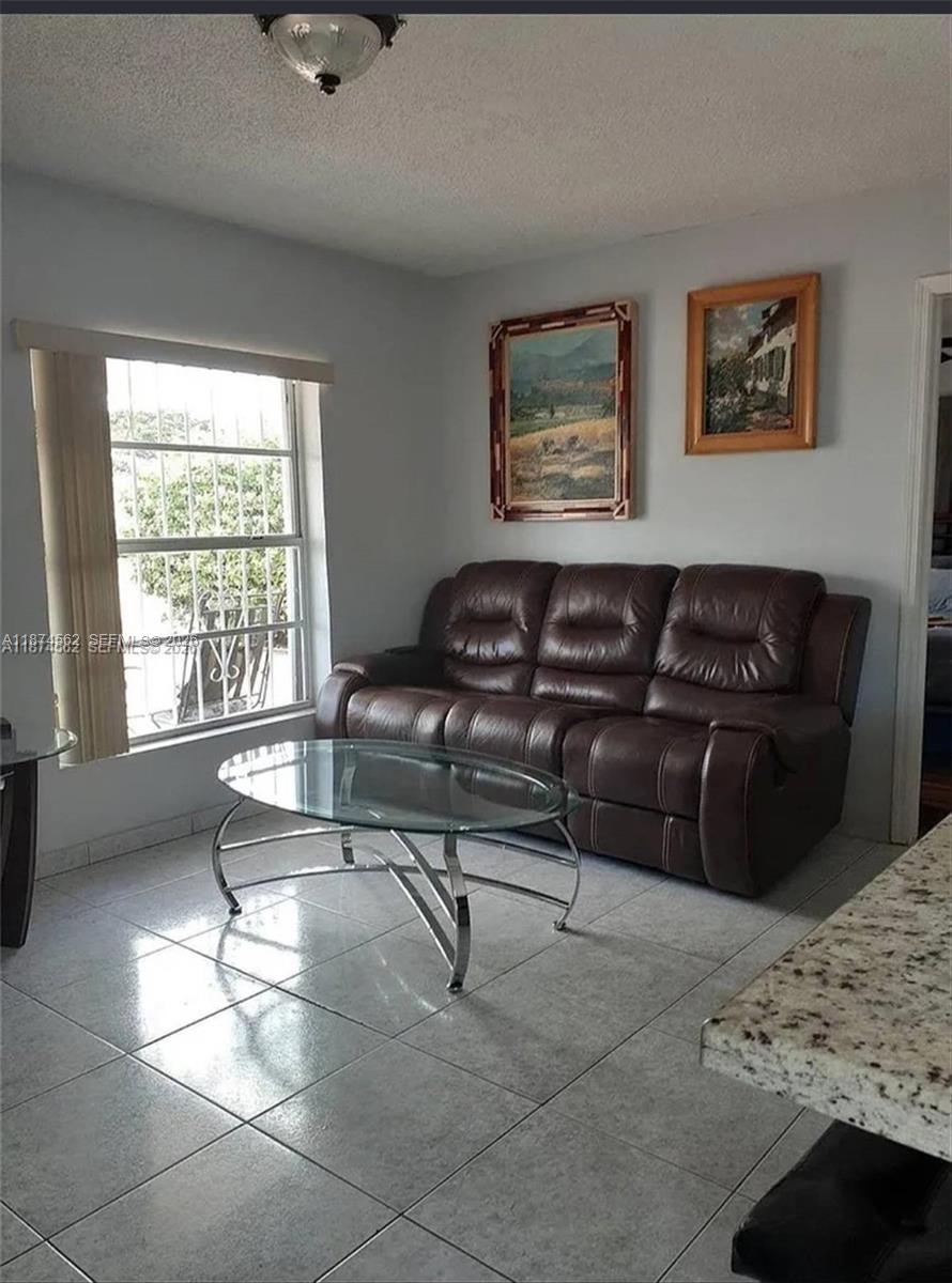 9360 Southwest 37th Street Miami, FL 33165 - Photo 4 of 17
