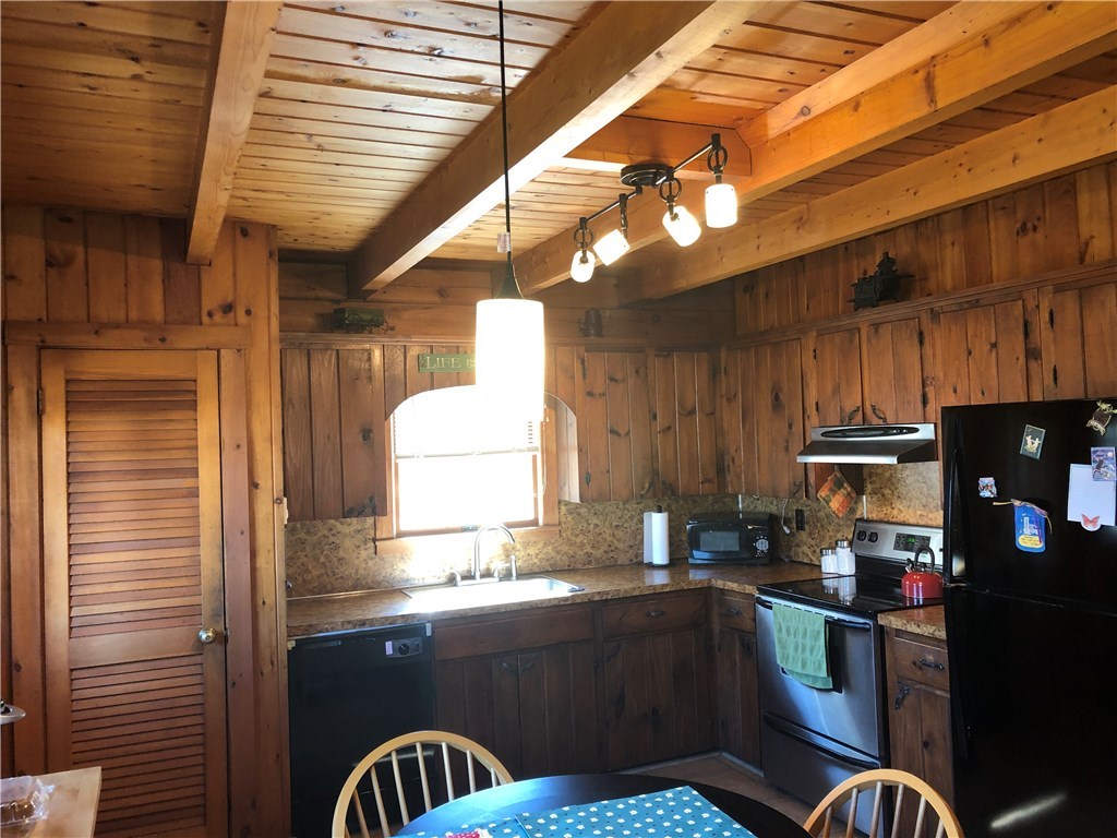 29 Spring Street Hopkinton, RI 02832 - Photo 9 of 15