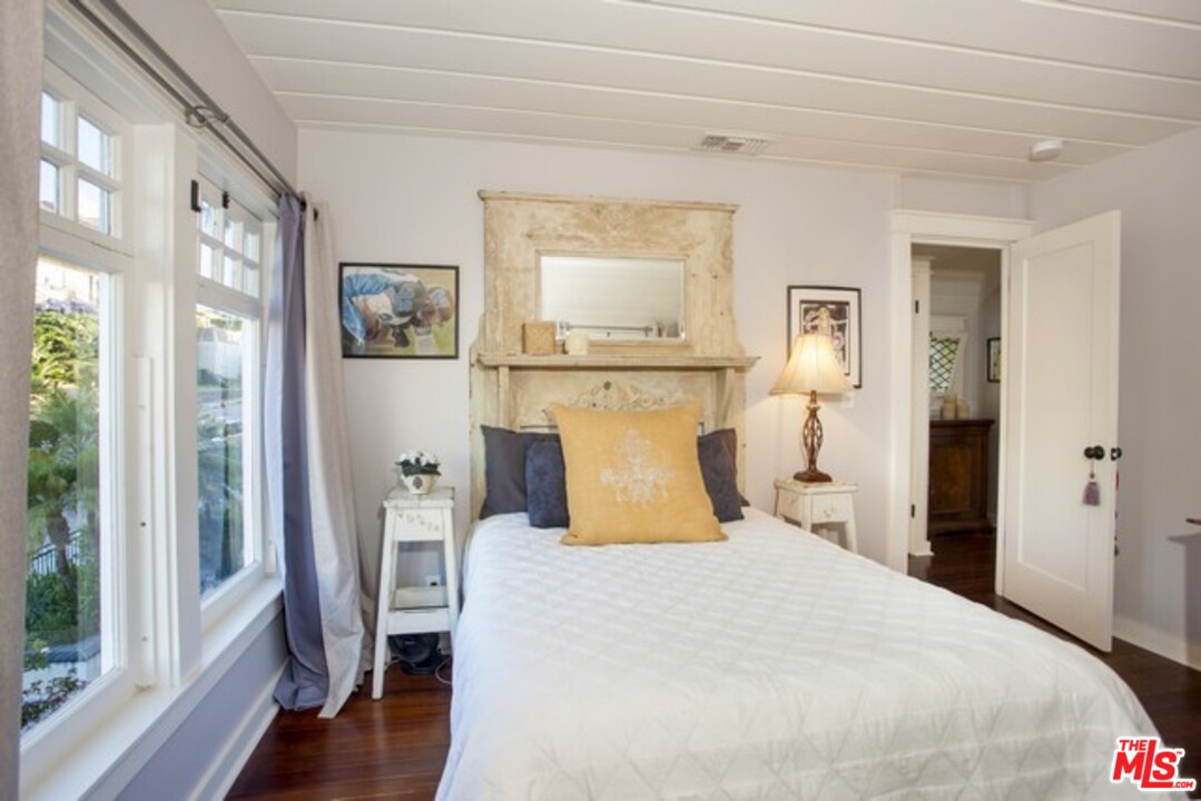 235 Fowling Street Playa del Rey, CA 90293 - Photo 12 of 27 Gallery Image 12