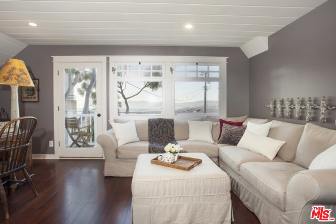 235 Fowling Street Playa del Rey, CA 90293 - Photo 14 of 27 Gallery Image 14