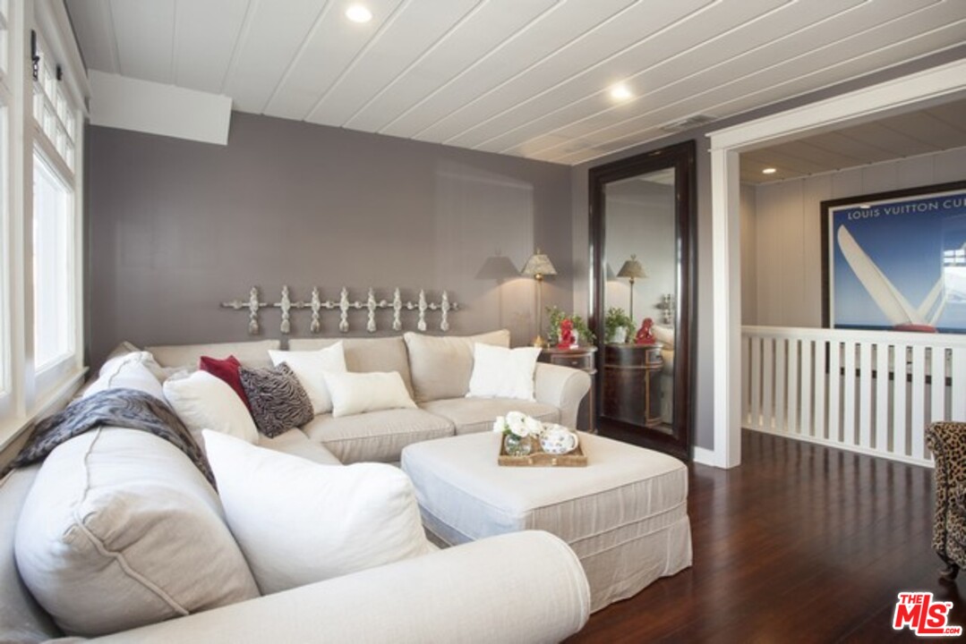 235 Fowling Street Playa del Rey, CA 90293 - Photo 15 of 27 Gallery Image 15