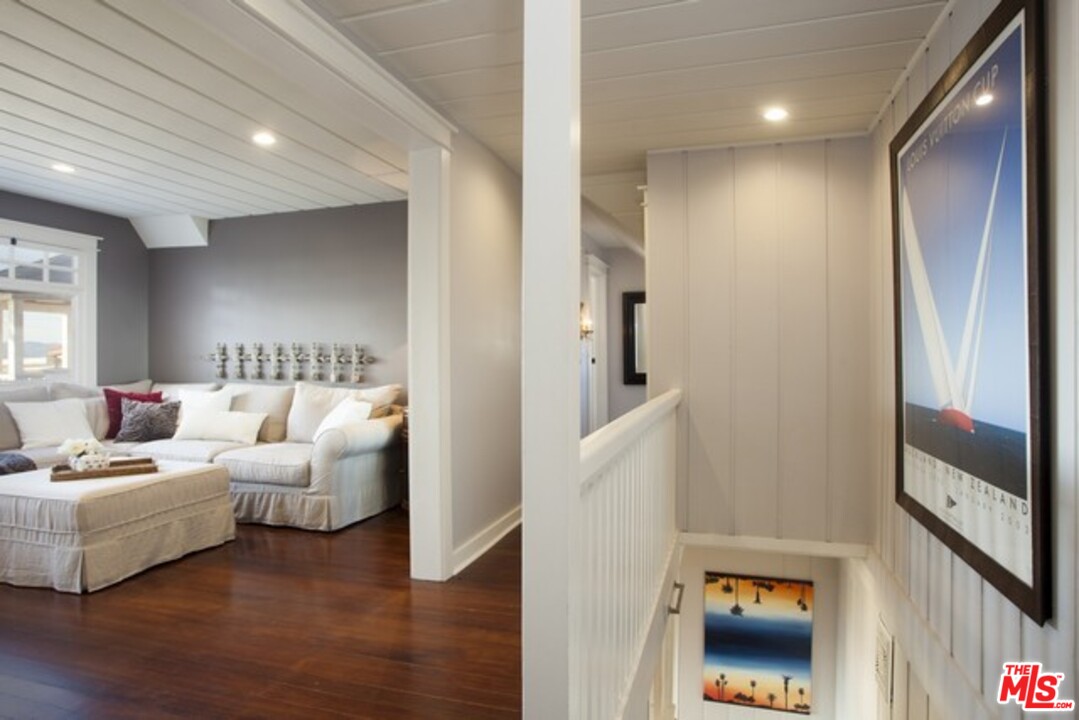 235 Fowling Street Playa del Rey, CA 90293 - Photo 16 of 27 Gallery Image 16