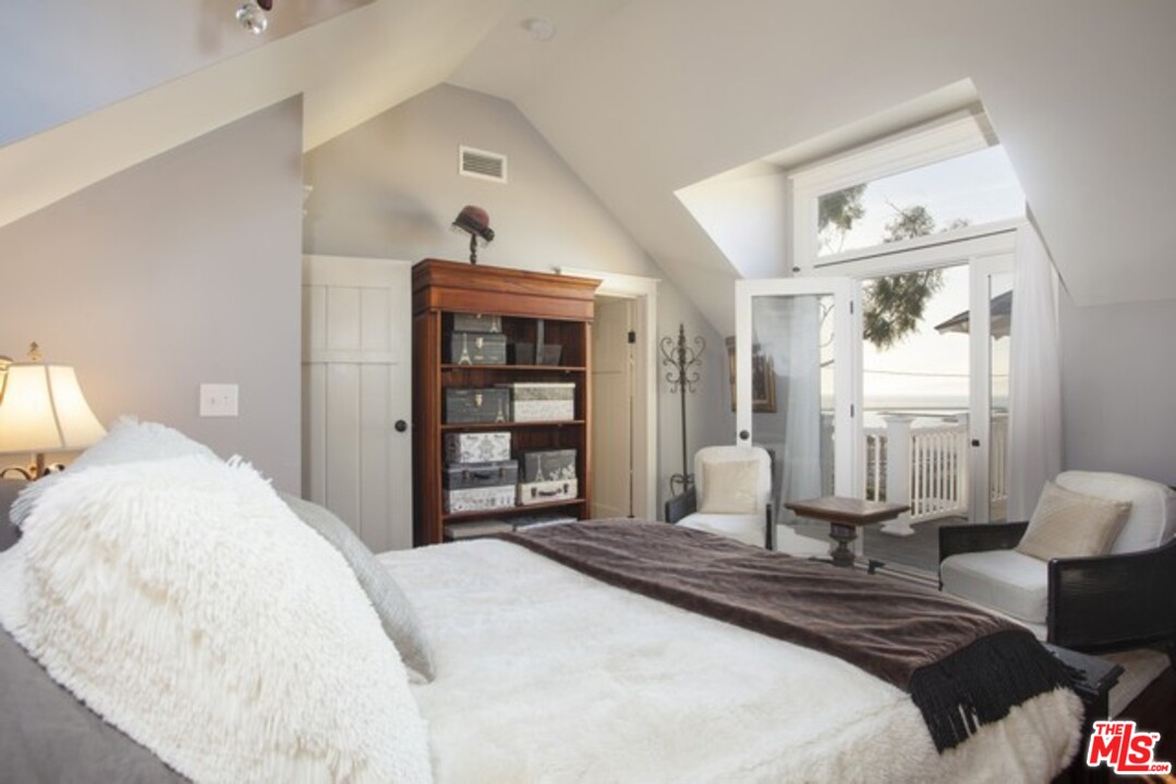 235 Fowling Street Playa del Rey, CA 90293 - Photo 19 of 27 Gallery Image 19